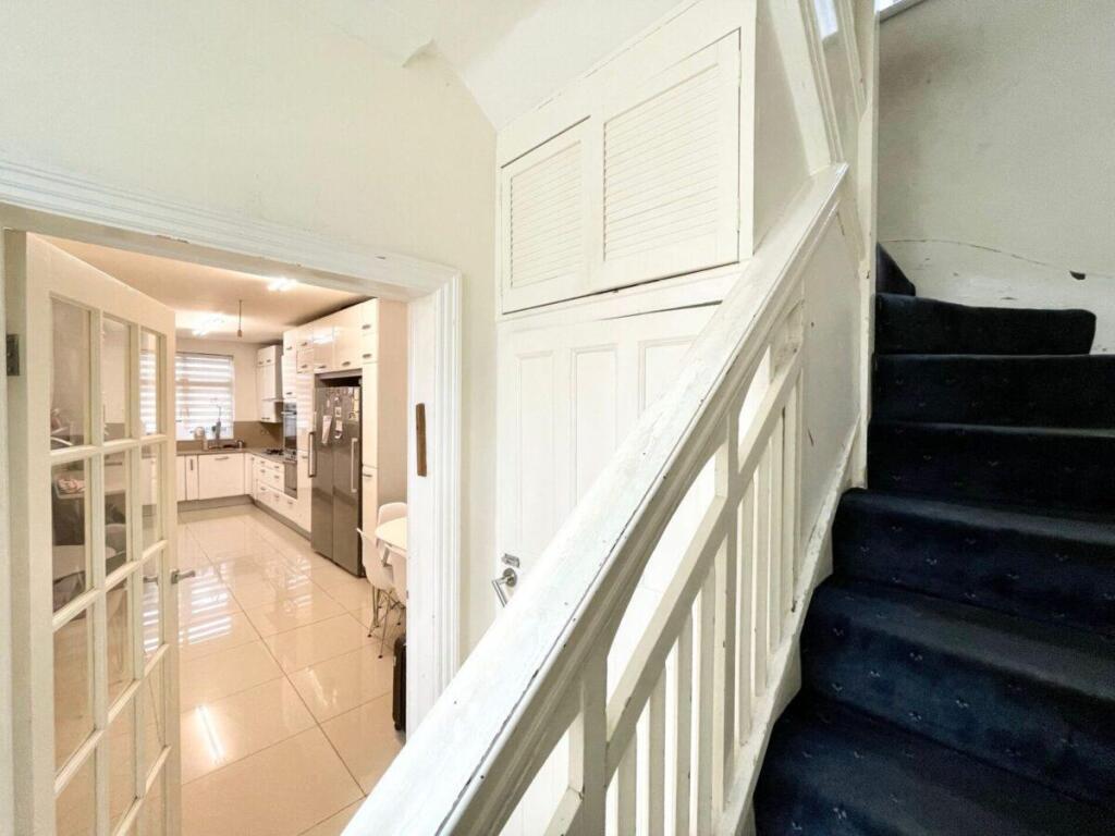 Hallway-1200x900.jpg