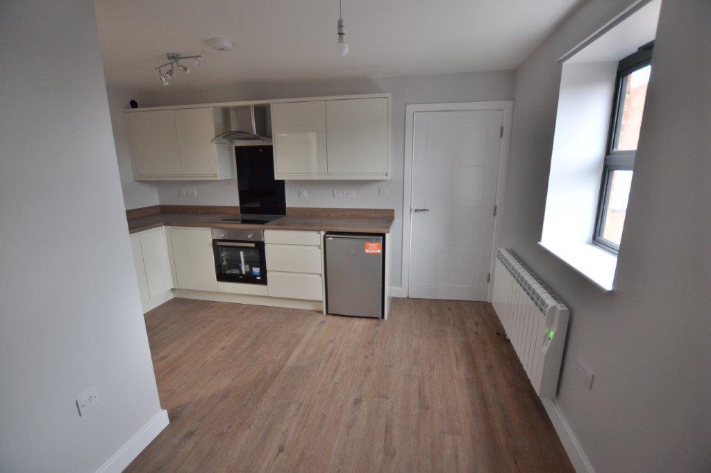flat 4 living kitchen.jpg