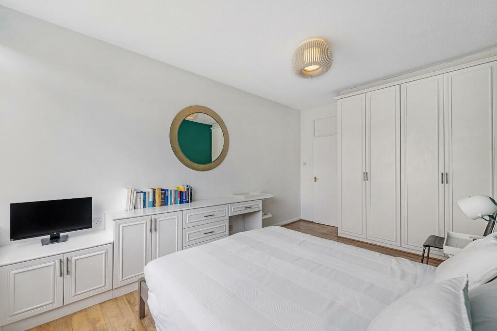 Flat 15 89 Great Portland Street-13.jpg