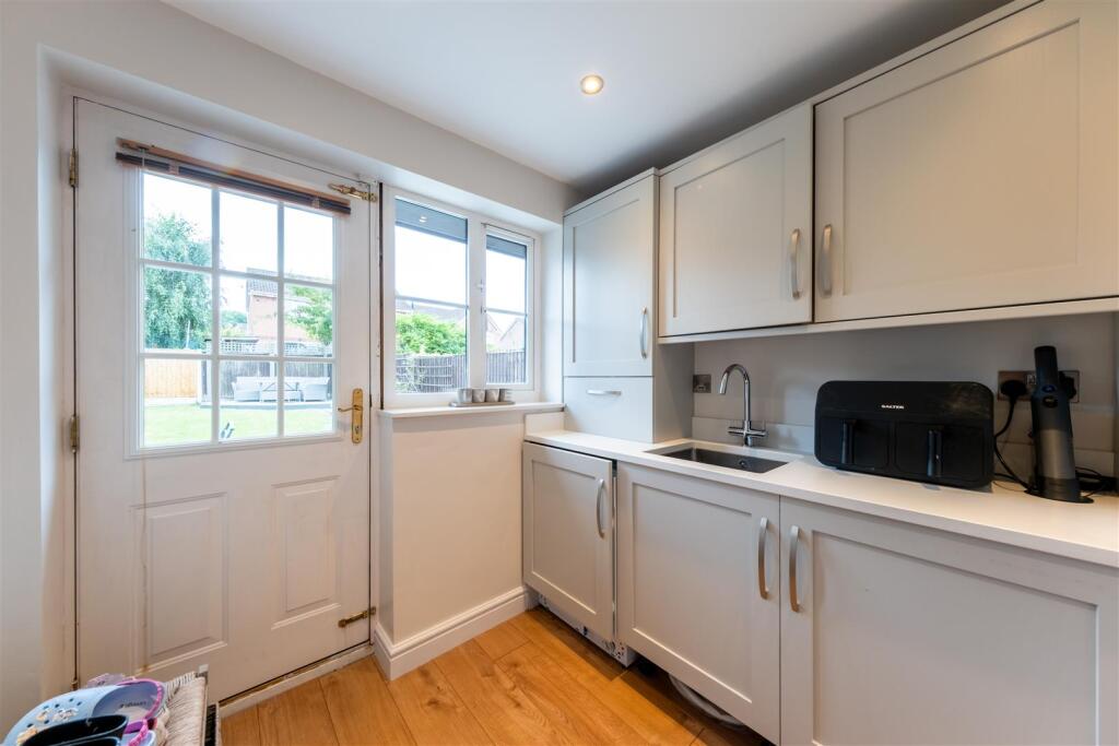 14 Carnoustie Close-015.JPG