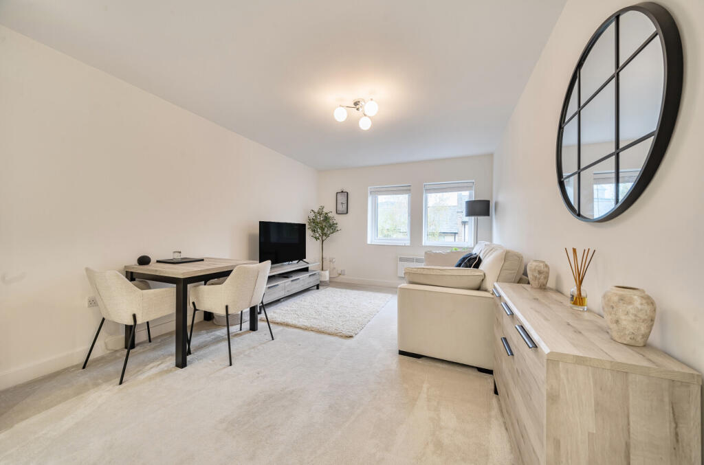 1369072-5-68ed358...