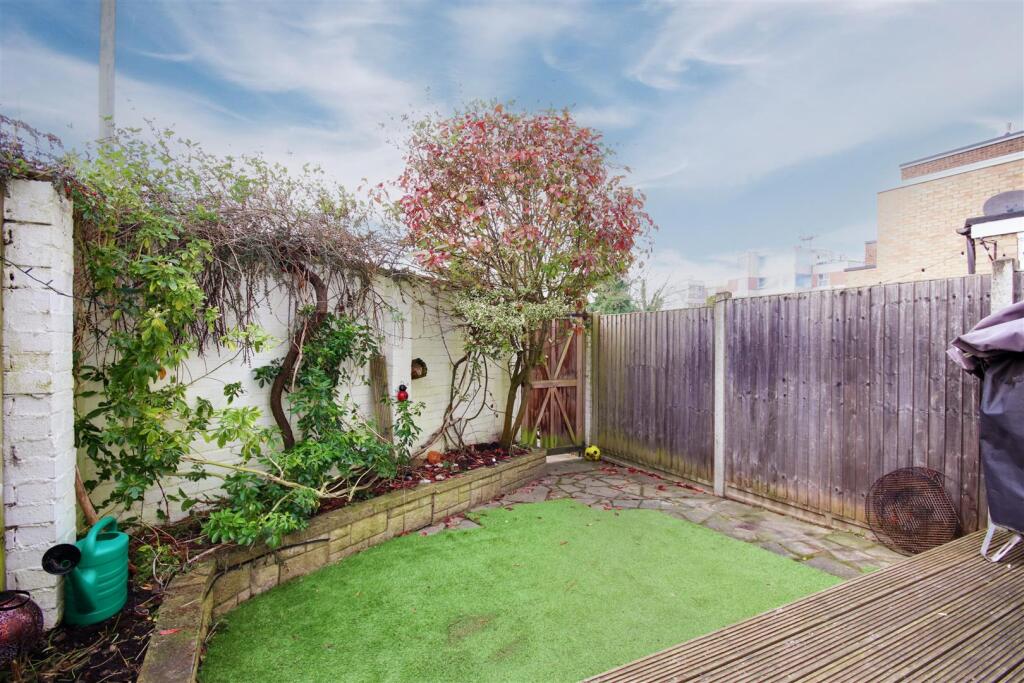 Gwynns Walk (23).jpg