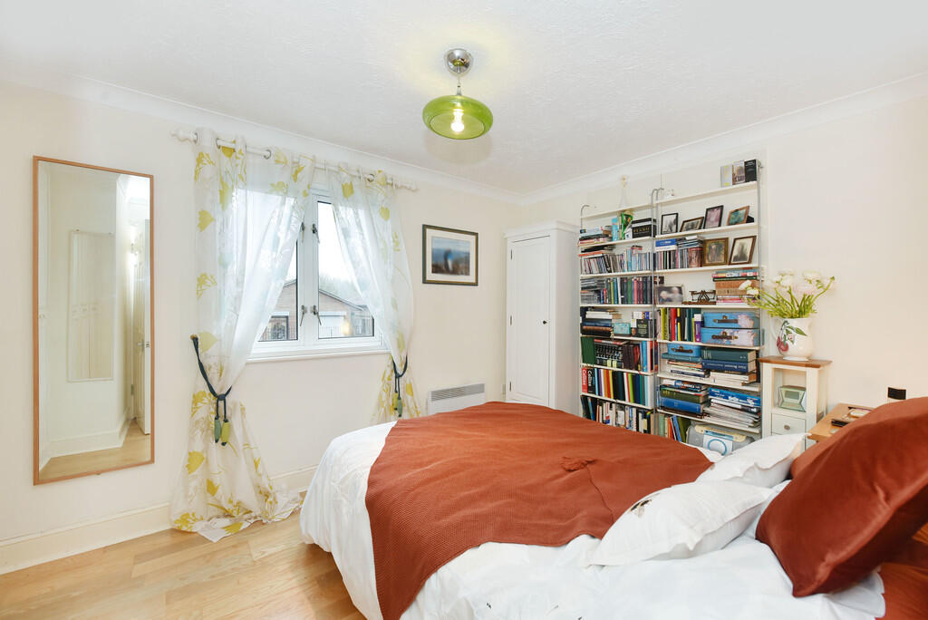 apt 14 Royal Vict...