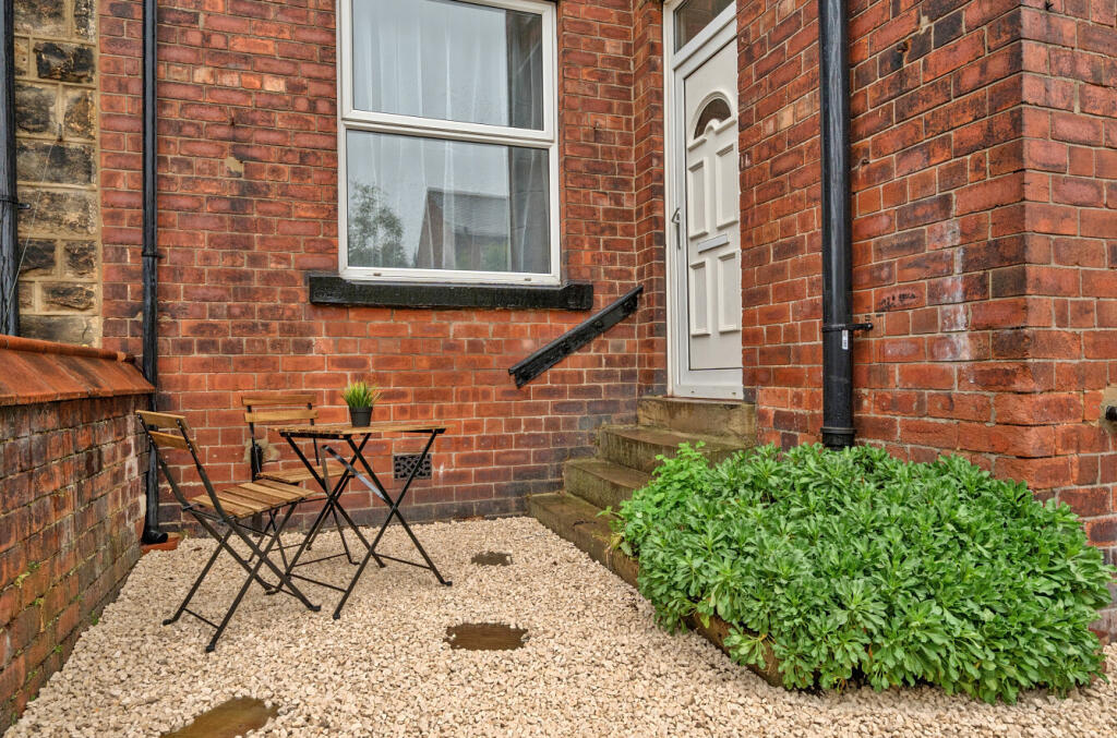 1370622-11-68f5f9...