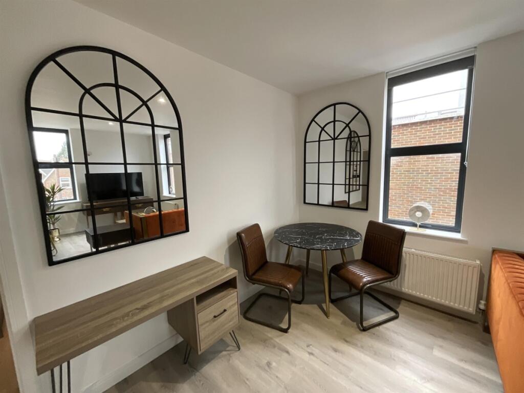 20901dd1 - dining...