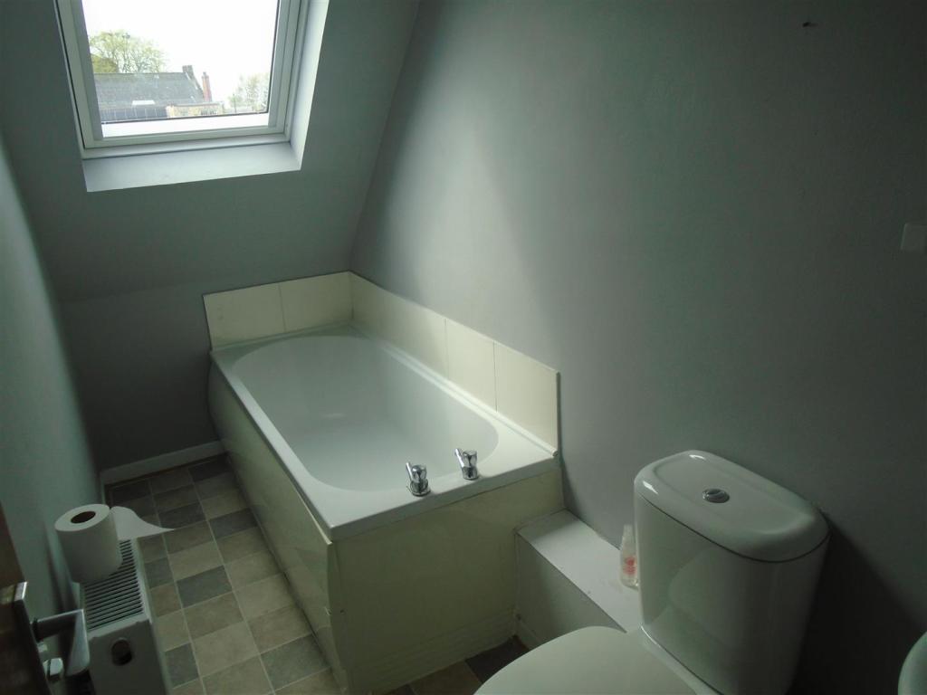 16aPolwarthStreetBathroom.JPG