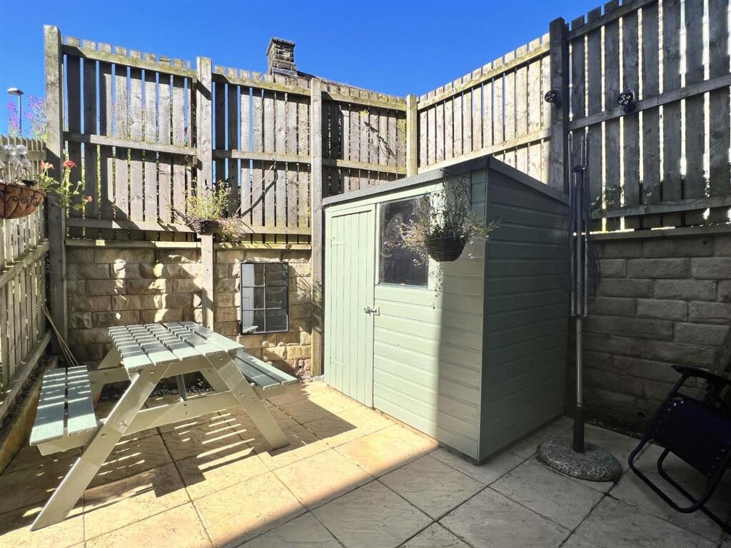 PRIVATE COURTYARD AREA