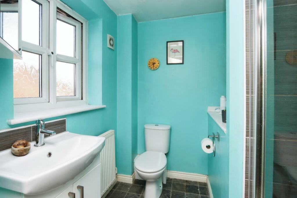 ENSUITE SHOWER ROOM