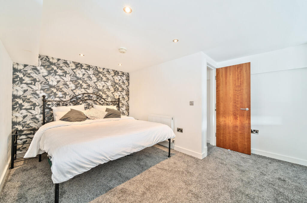 1294354-3-682b4c1...