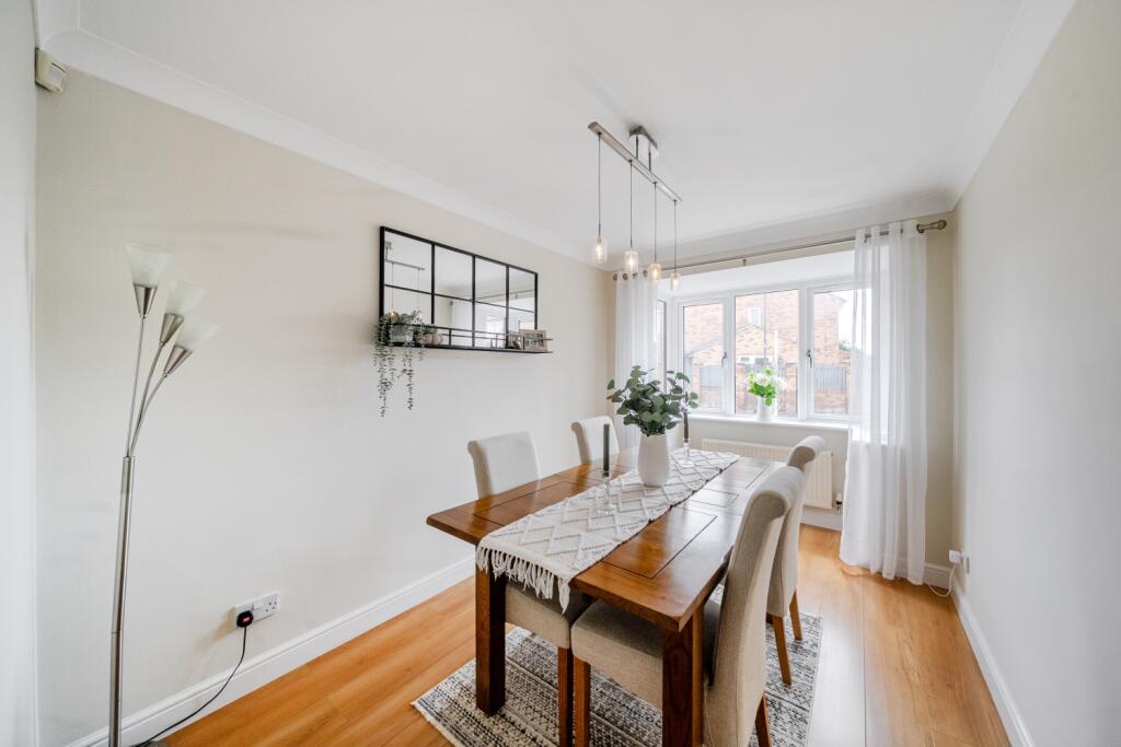 1327092-5-687a378cc78c9