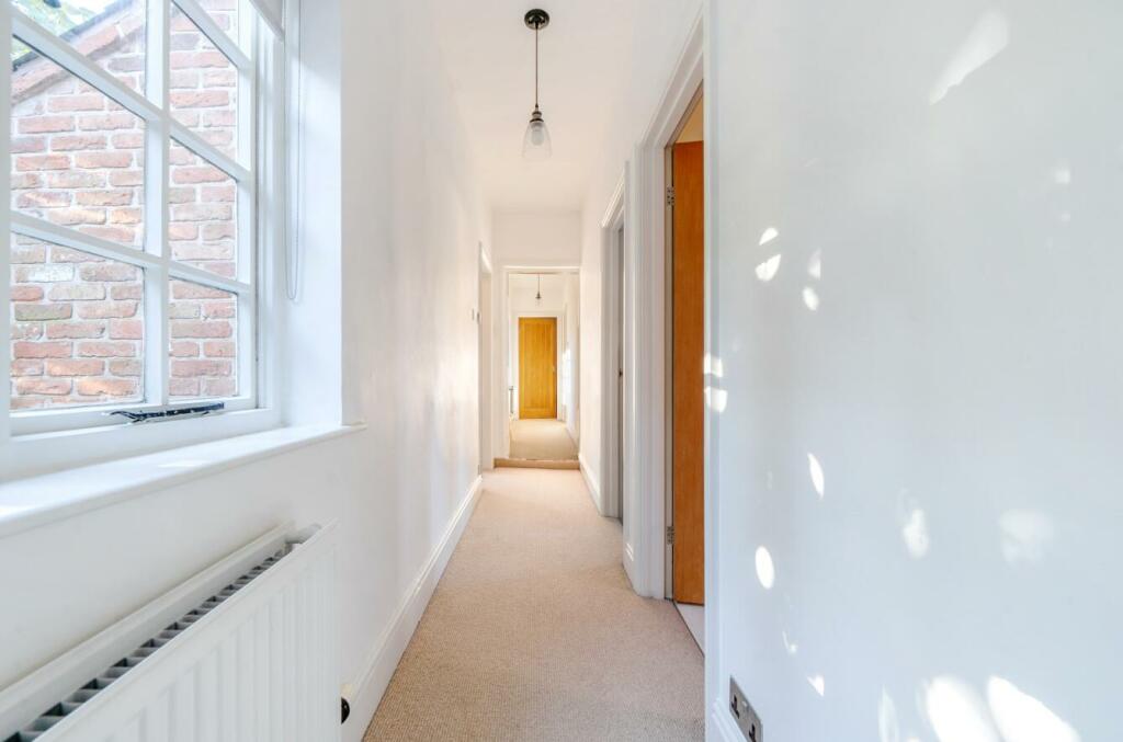 Little Manor, Wolston