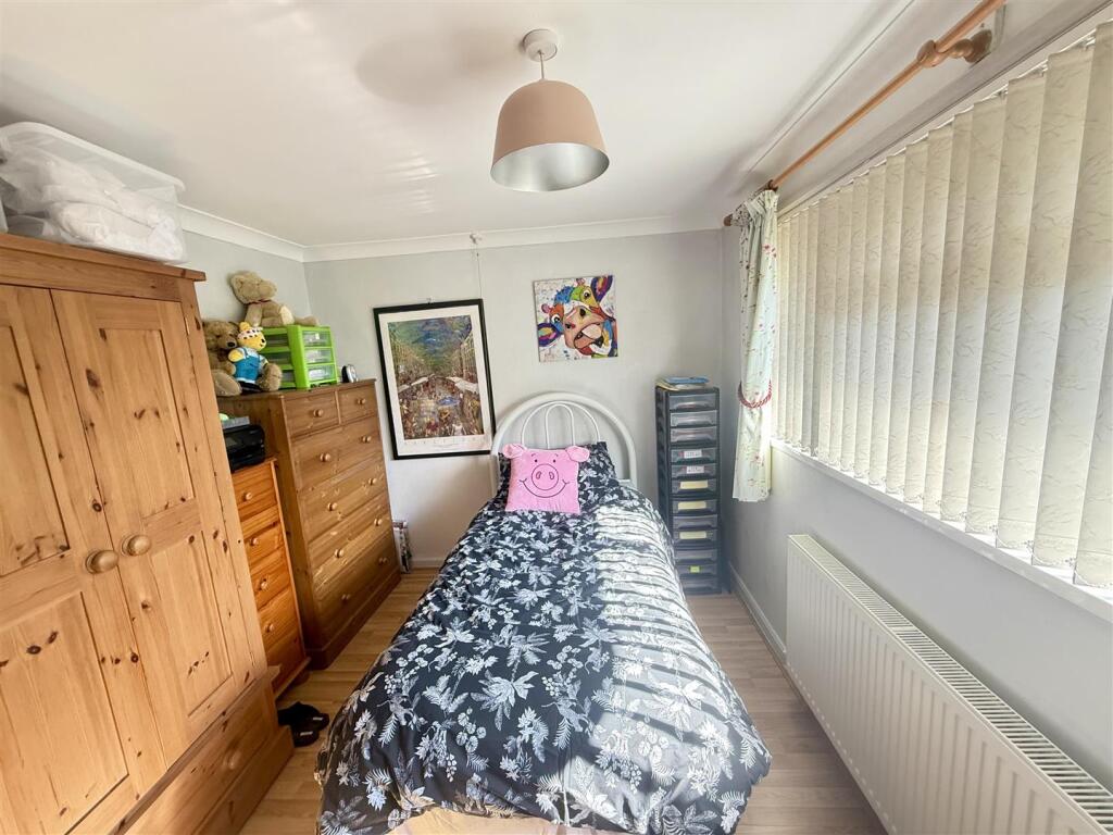 REAR BEDROOM