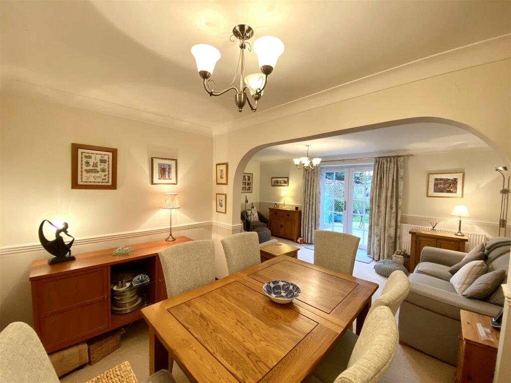 LIVING/DINING ROOM