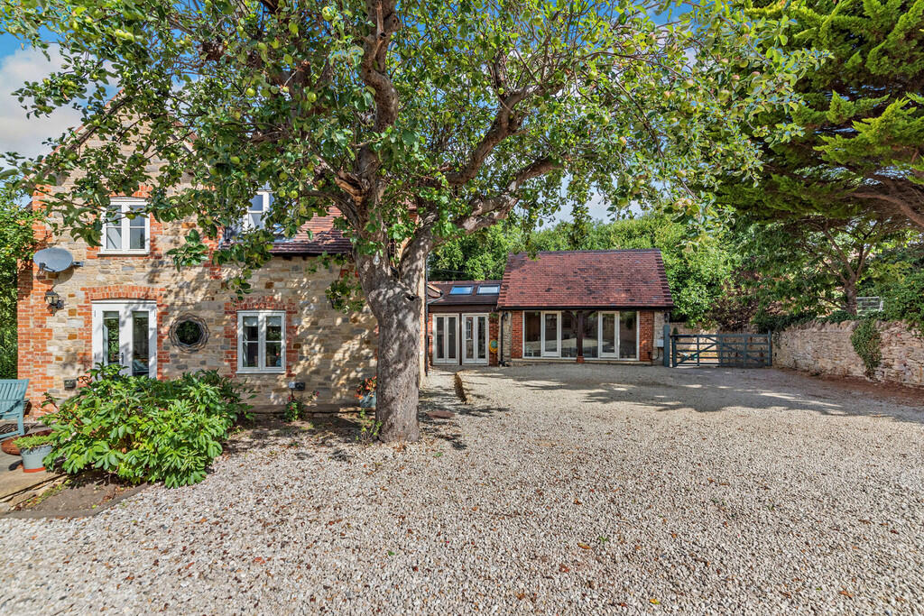8658537-exterior1...