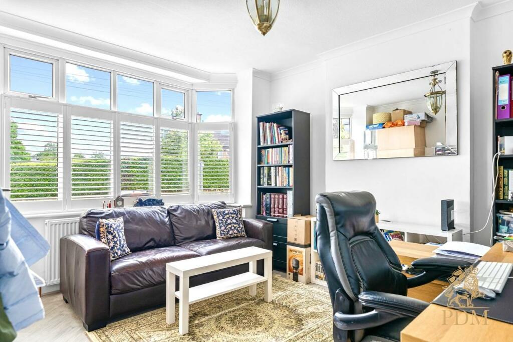 2 Parkside Wollaton NG8 2NN