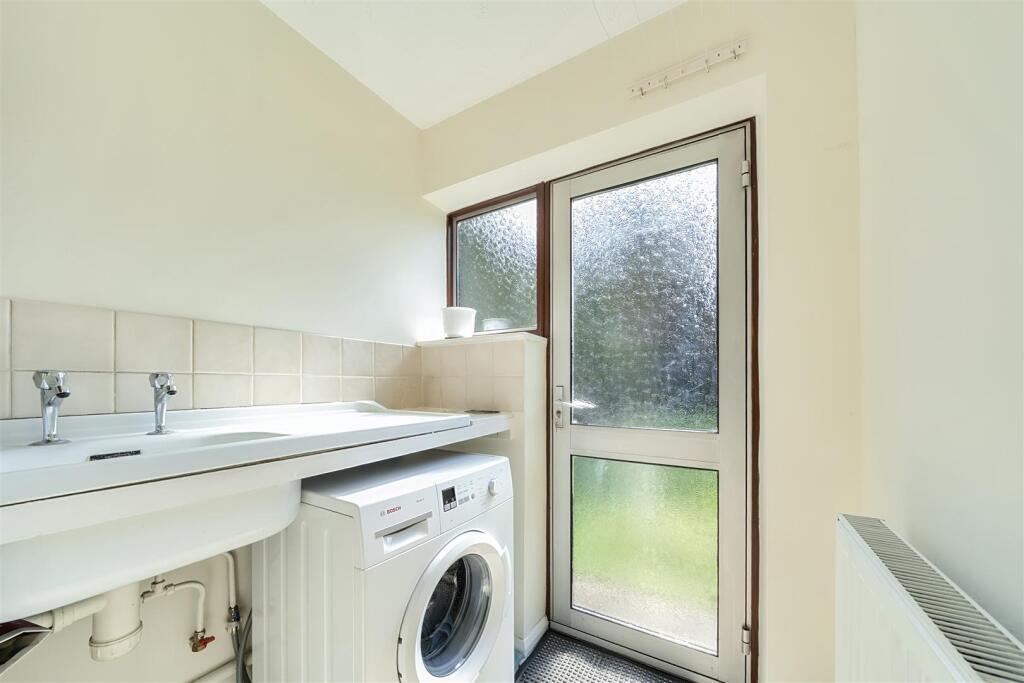 8 Orchard Close