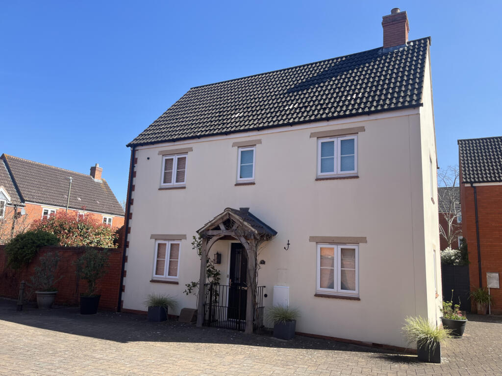 3 Bedroom Detached House For Sale