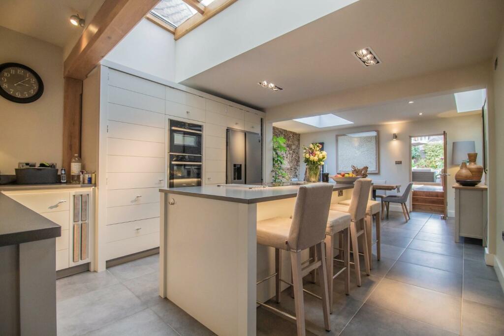 48 College Street [Kitchen] 04.jpg