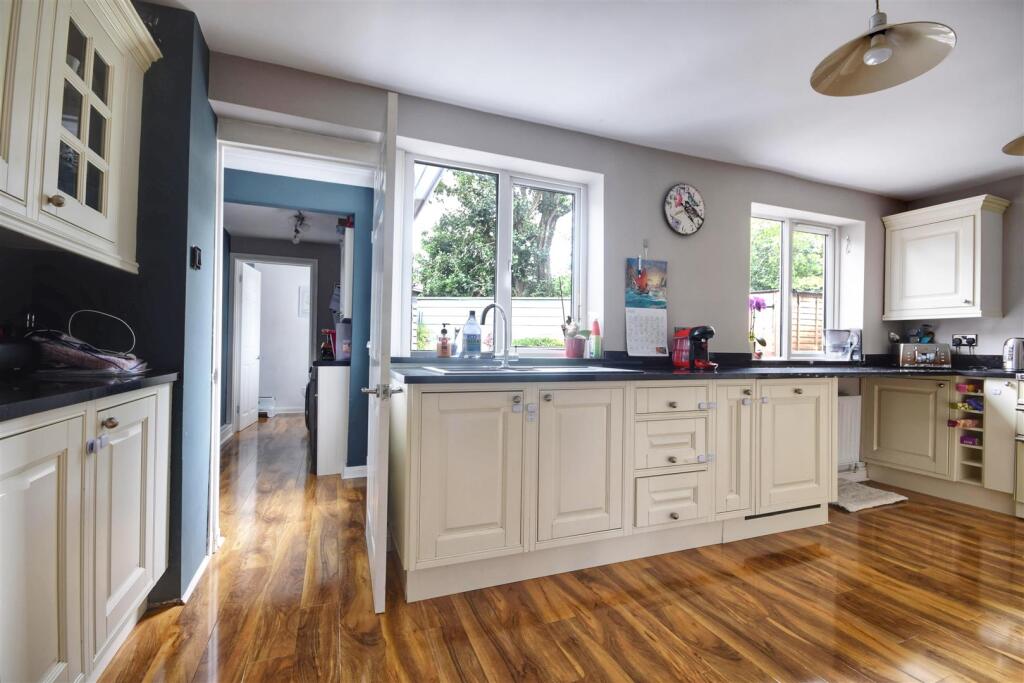 Kitchen / breakfast room