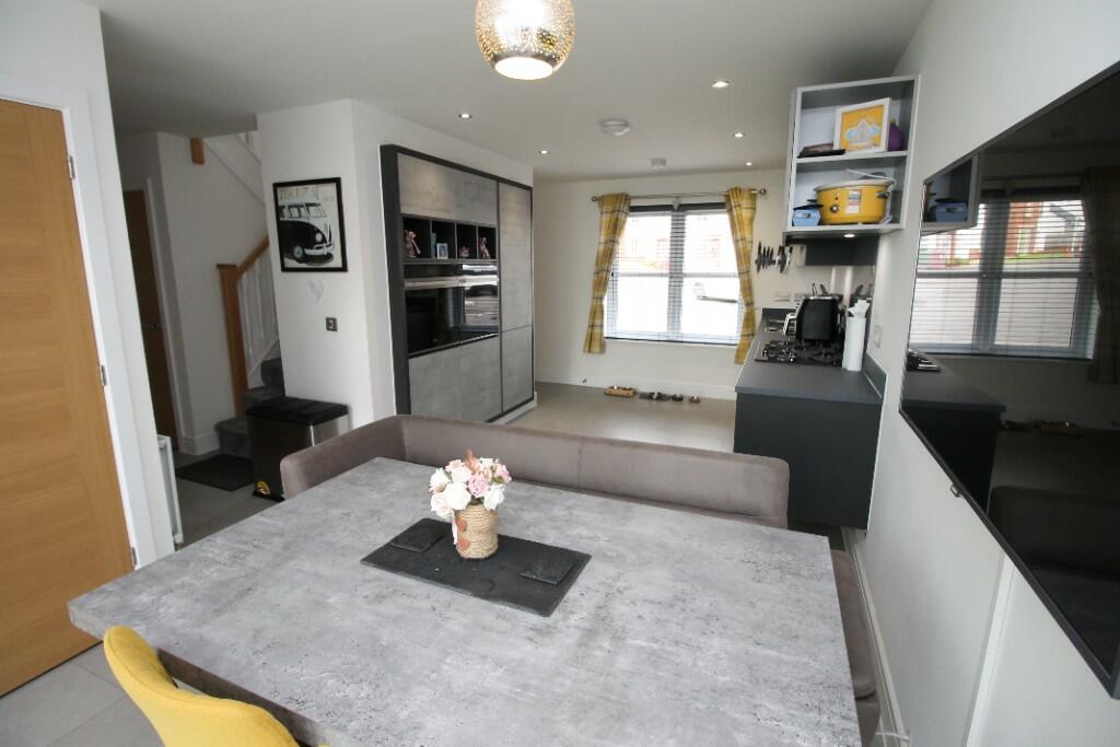 Kitchen Dining area