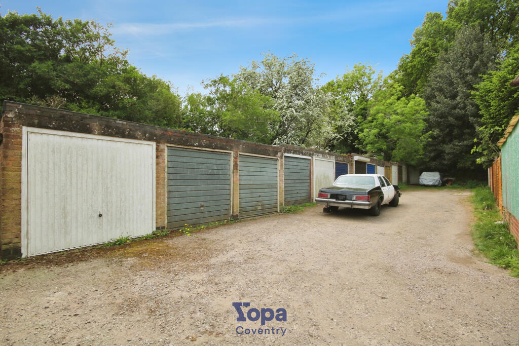 56266595-Garage 20en 20block.JPG