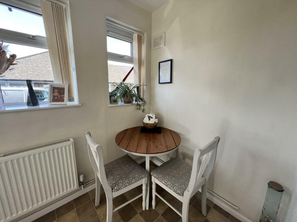 phone dining.jpg
