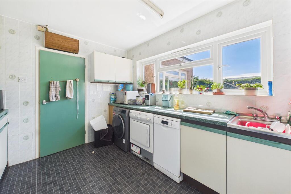 44 Hillcrest Road, Nailsea, North Somerset BS48 2J