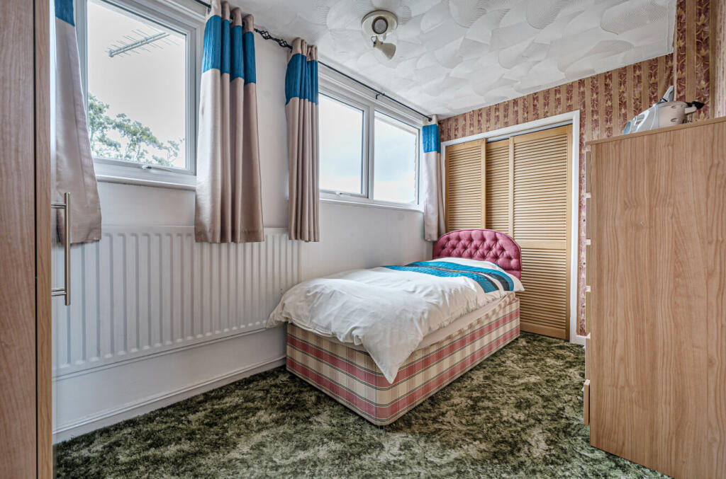 1348571-6-68b6d40...