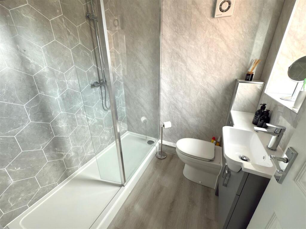 EN SUITE.jpg