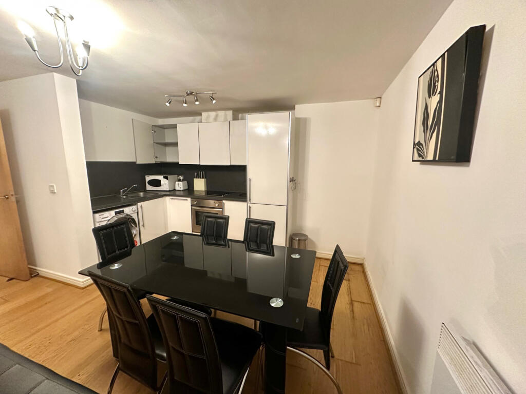 Two Bed Two Bath City Centre Apartment With Parki