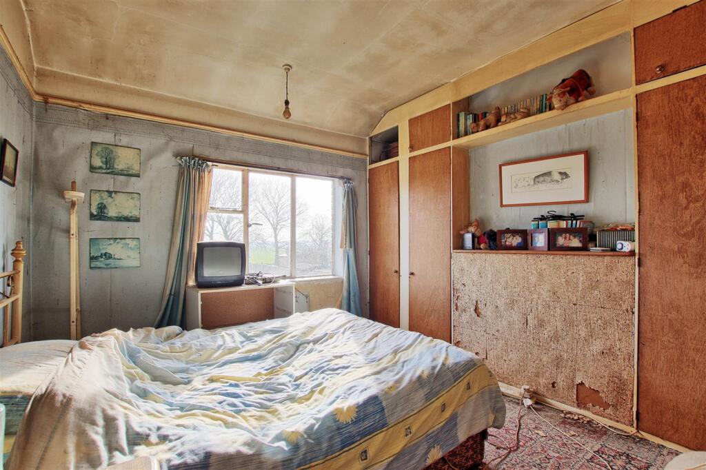 Bedroom one.jpg