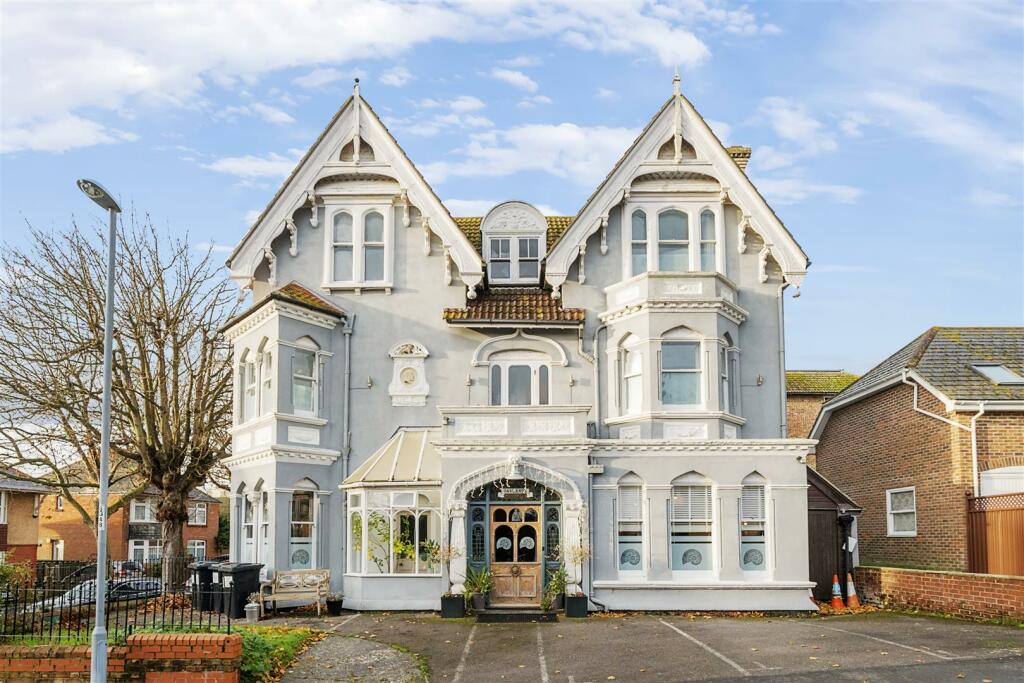 Oaklands Guest House