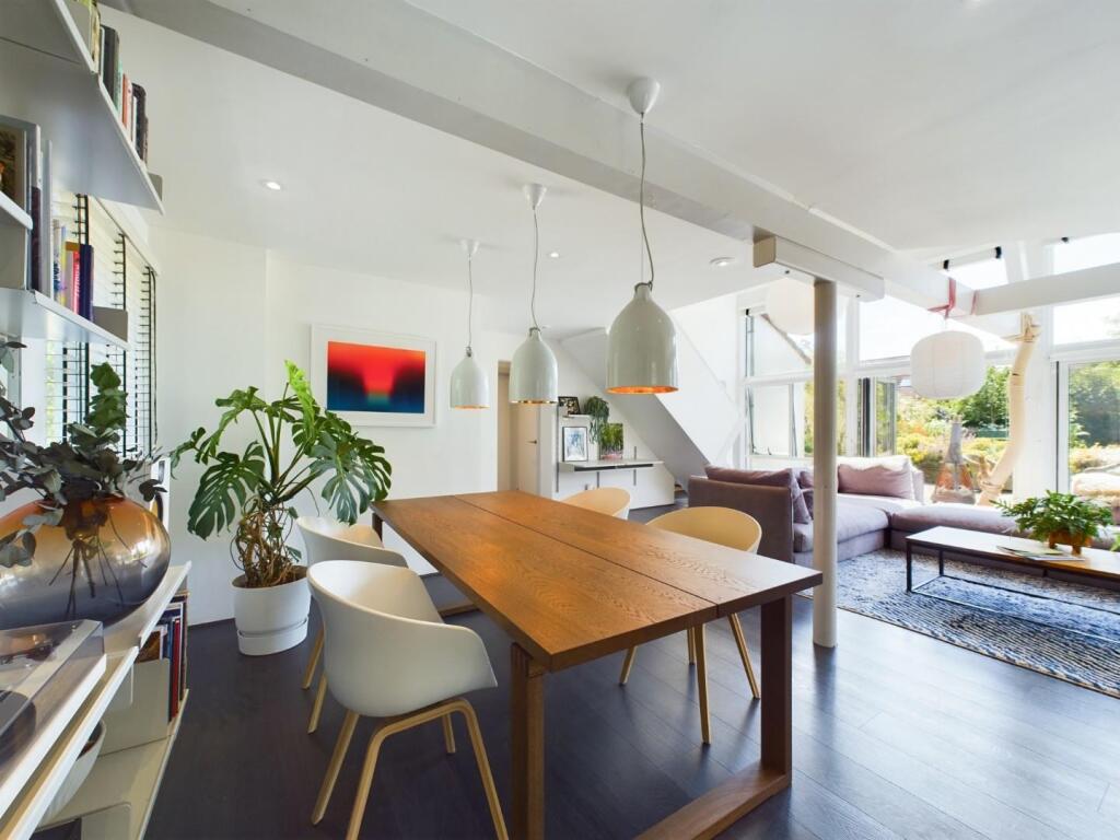 AN INSPIRING INTERIOR.jpg