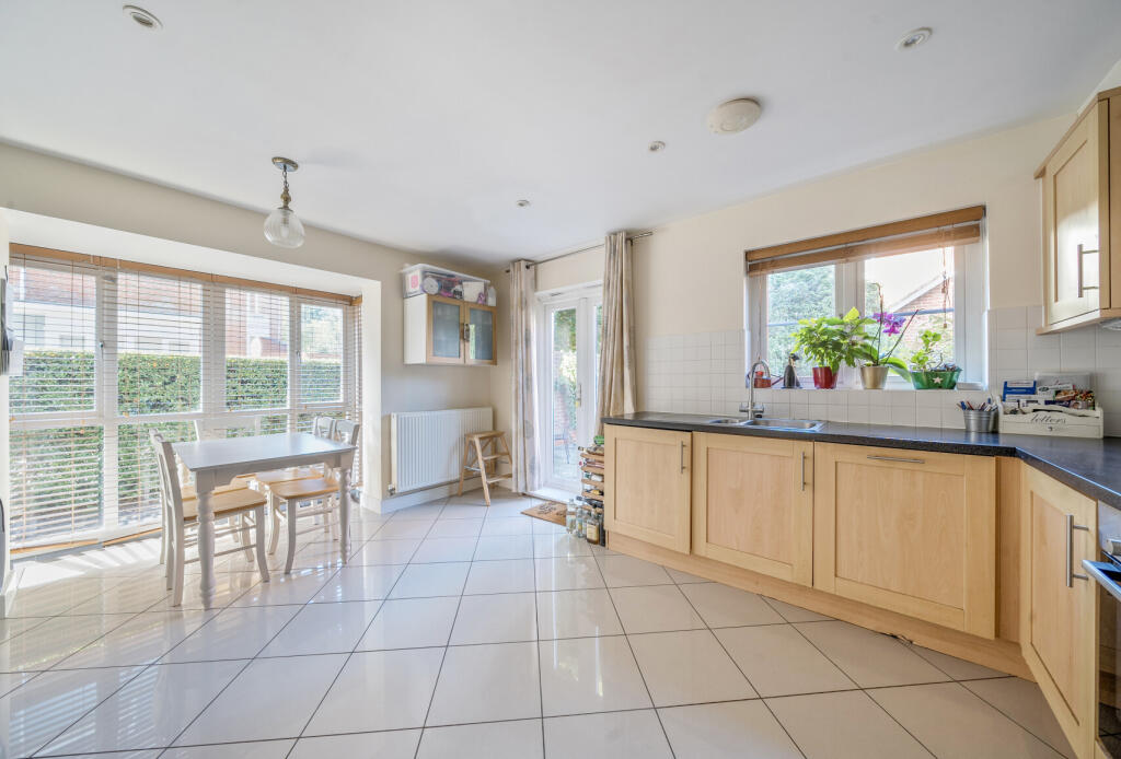 1349112-8-68bea19...