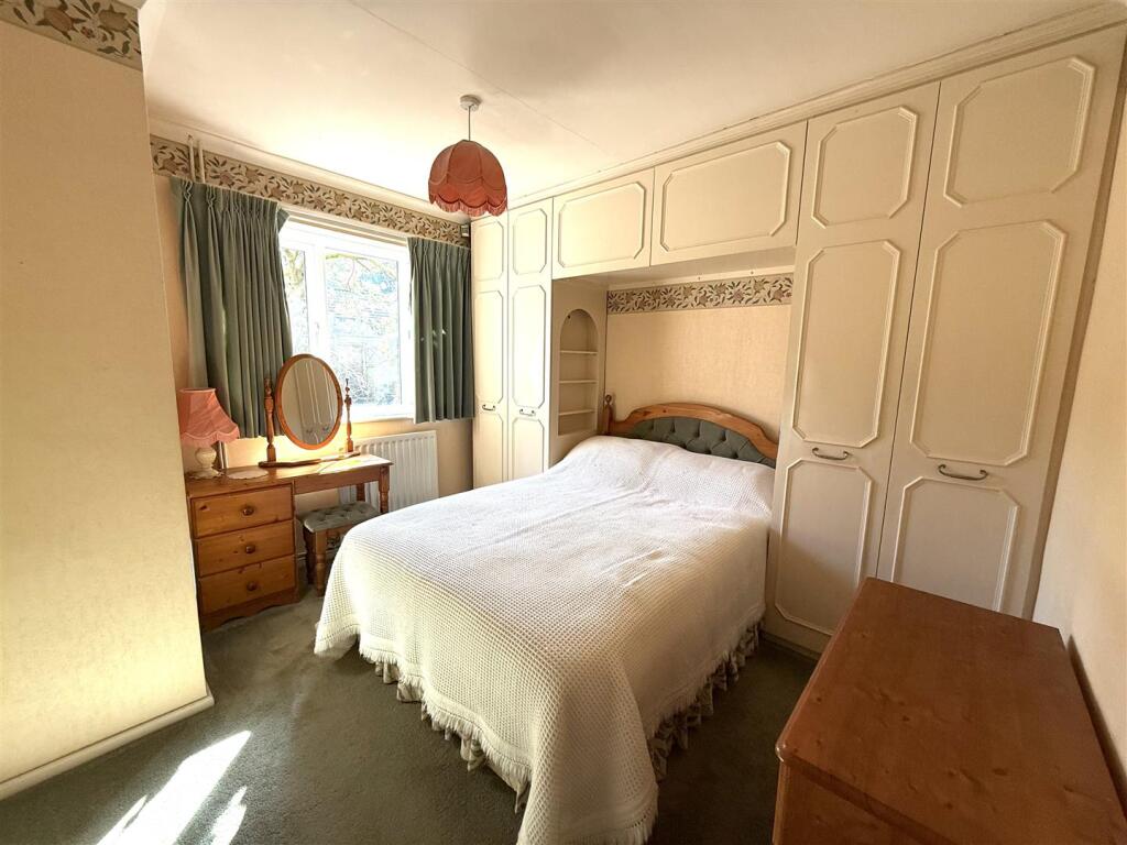 16 the pingle bedr.jpeg