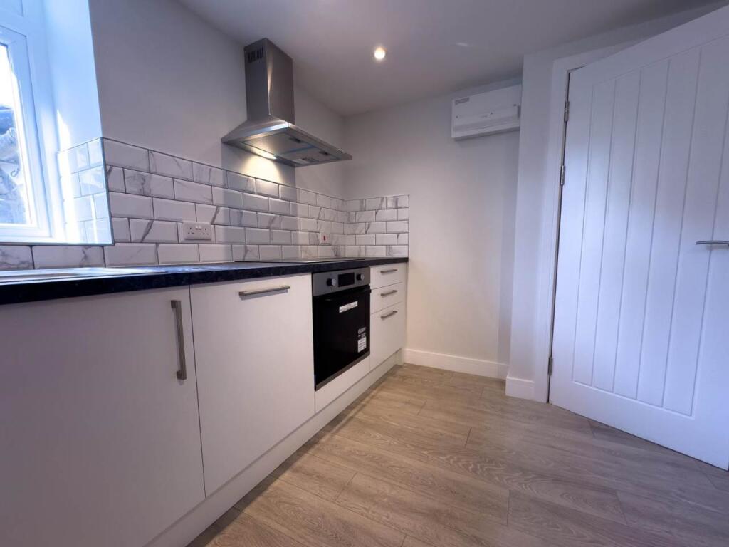 Kitchen / Lounge