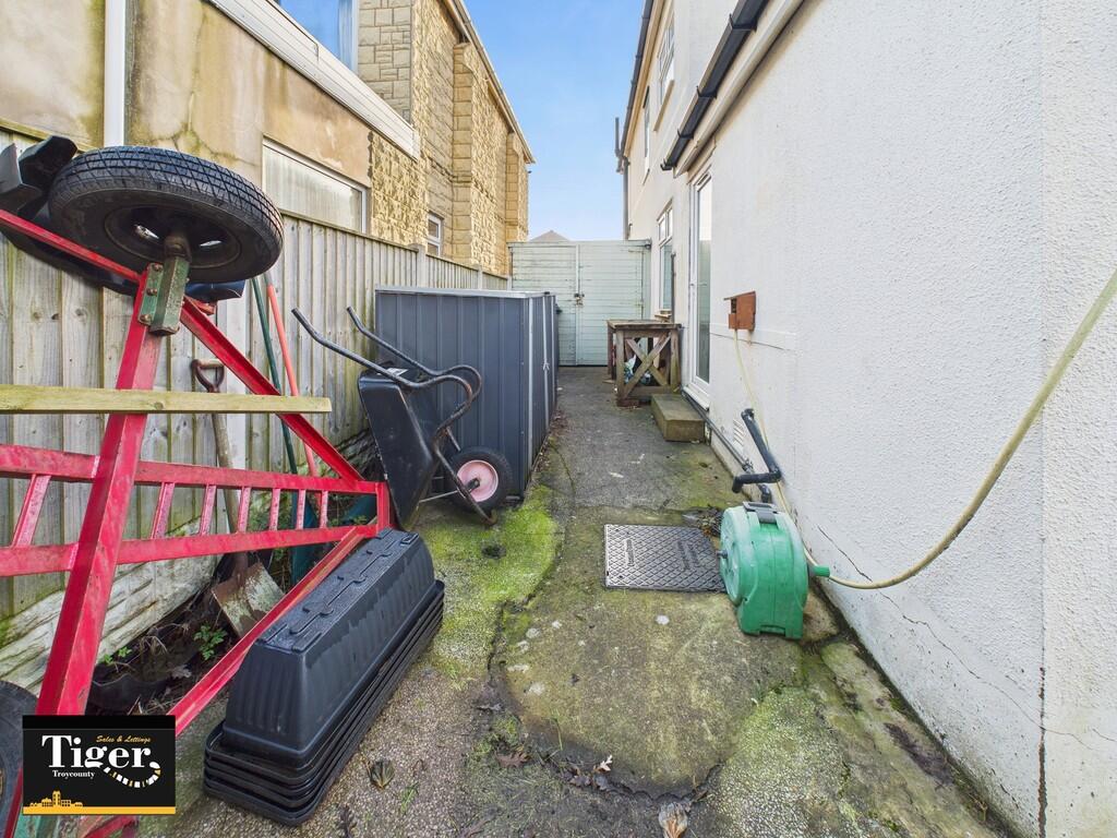 CAM02176G0-PR0772...