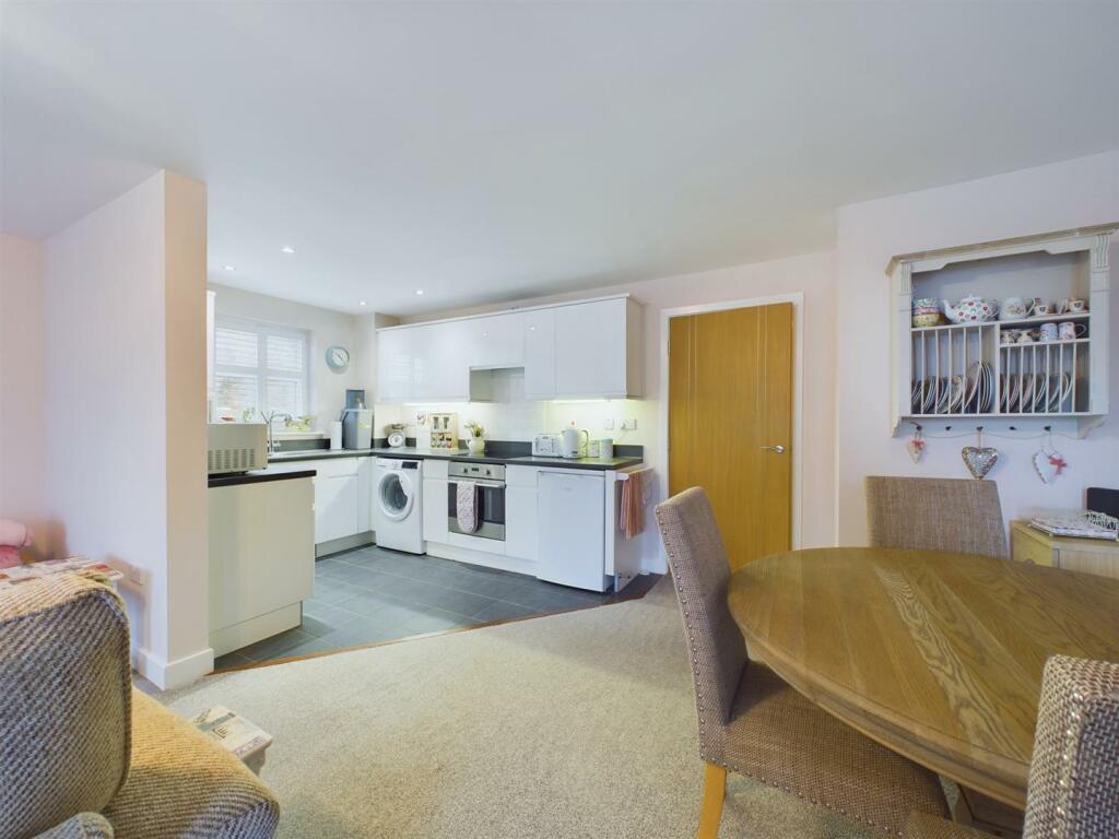 Kitchen: