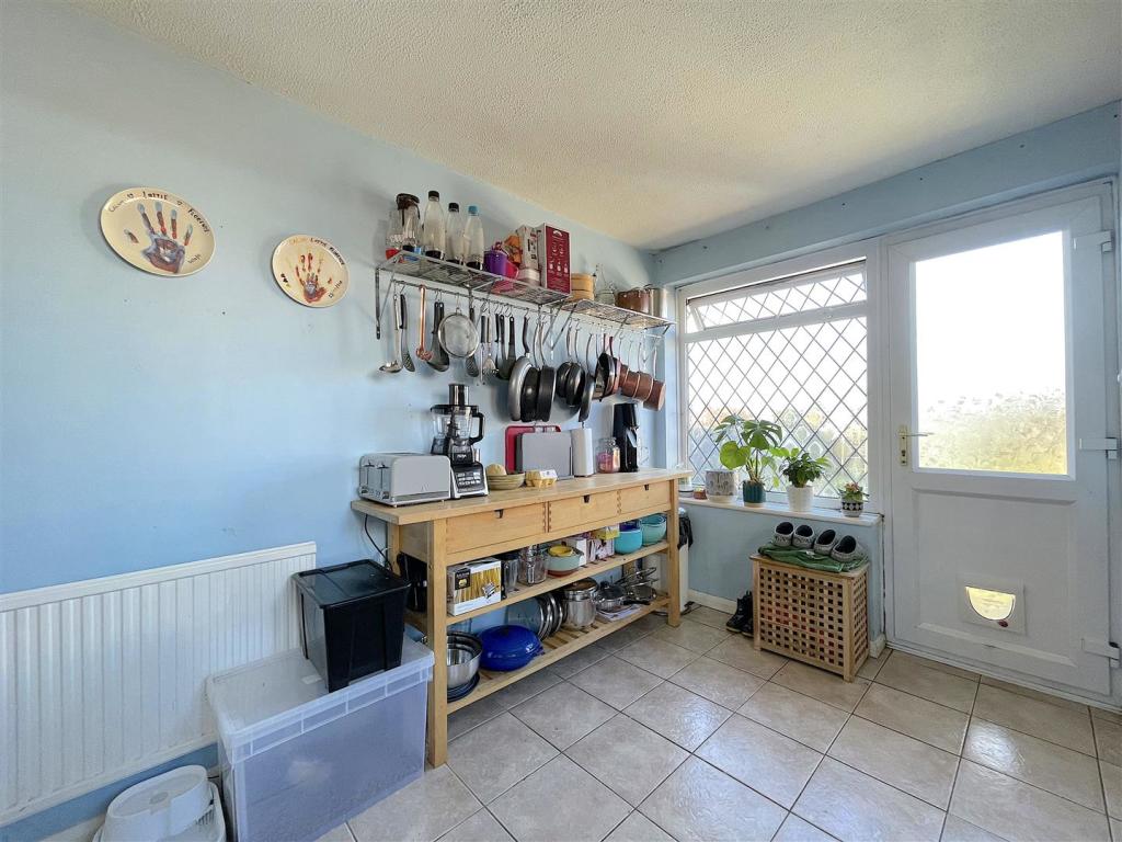 Kitchen (2).jpeg