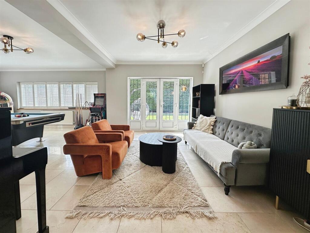 4254fc98--4FB8-9C61-A36F6A75571C-46764-00000FF2328