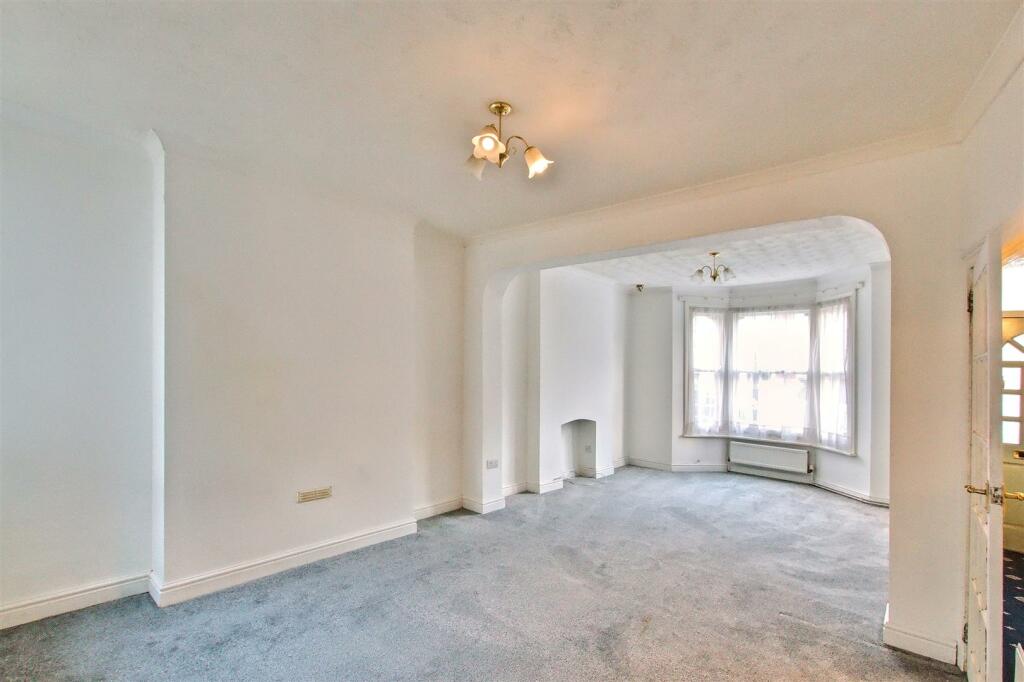 lounge/dining room