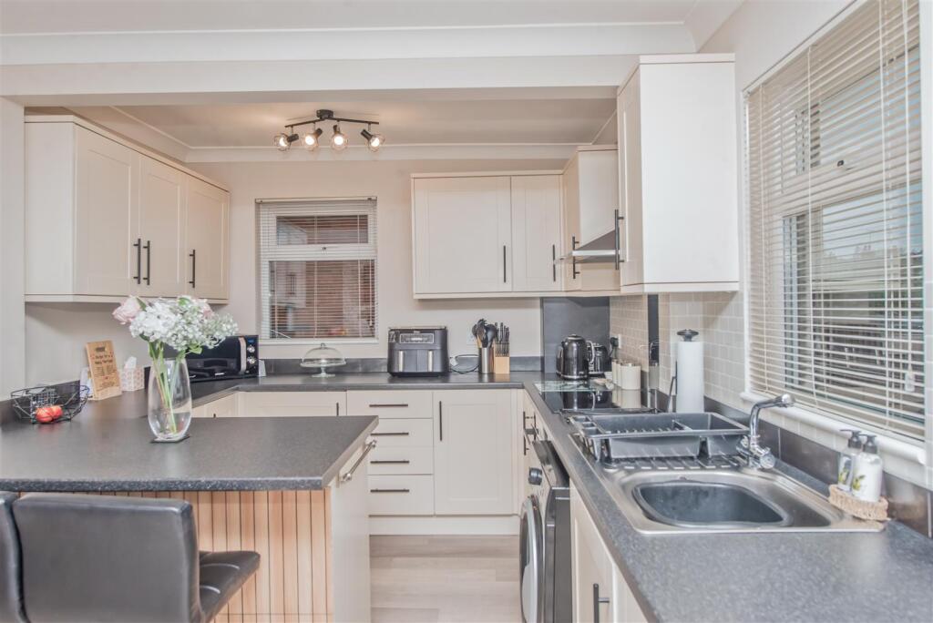 Fitted Kitchen / Diner