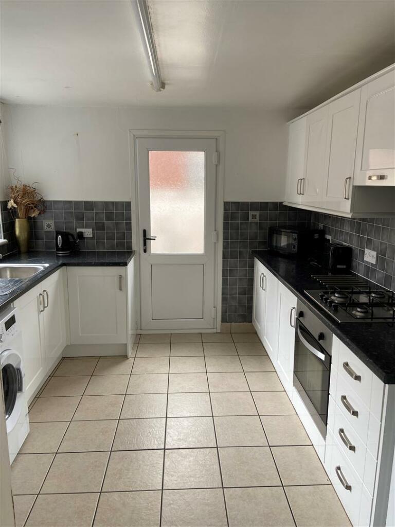 Kitchen 1.2.JPG