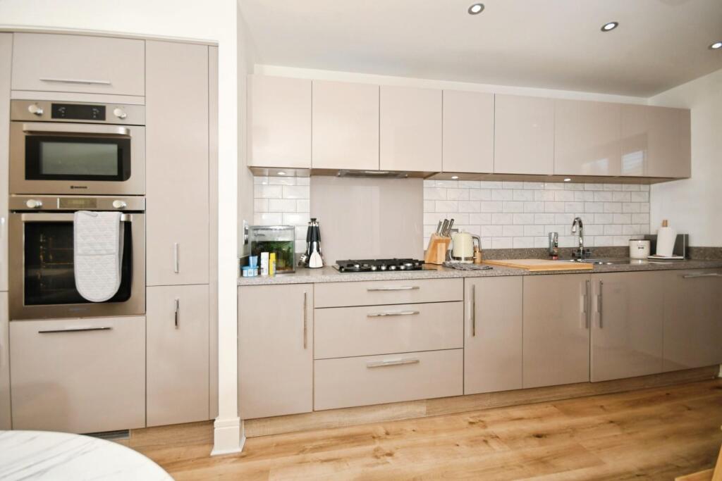 KITCHEN 03.jpg