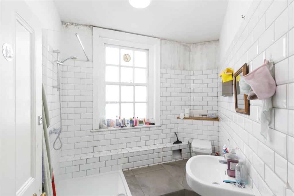 Bathroom 1A