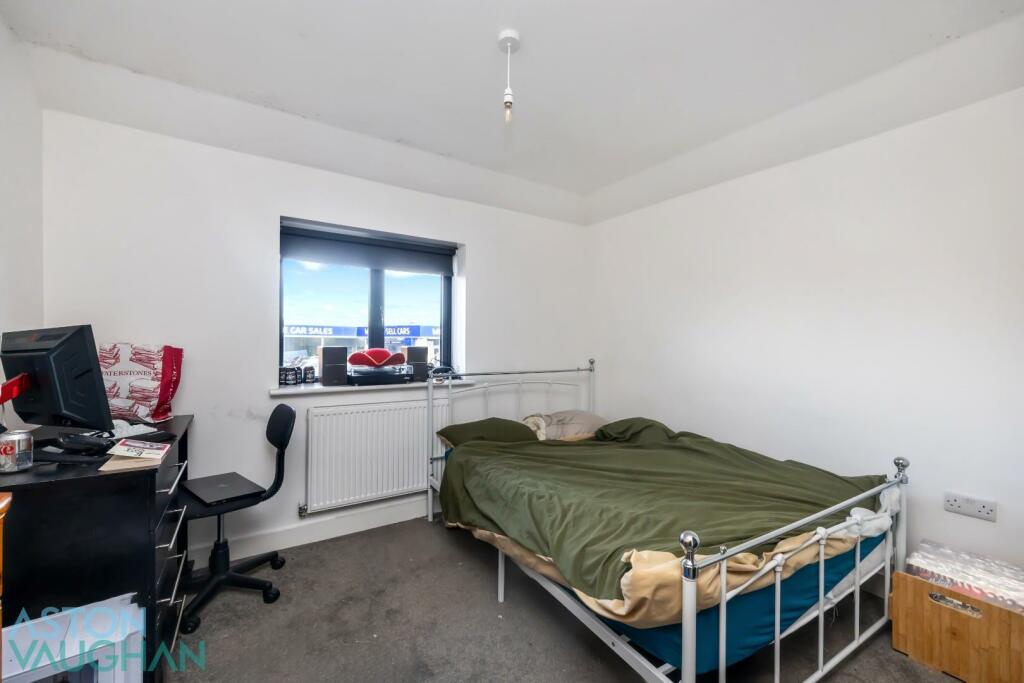 Woodbourne Ave, 118_001.jpg