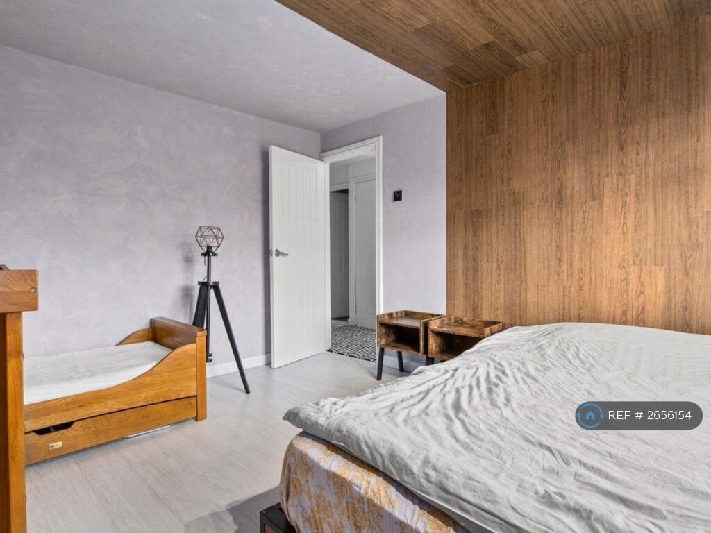 Bedroom1 With Super King Size Bed