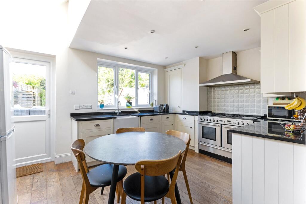 Kitchen/B'fast Room