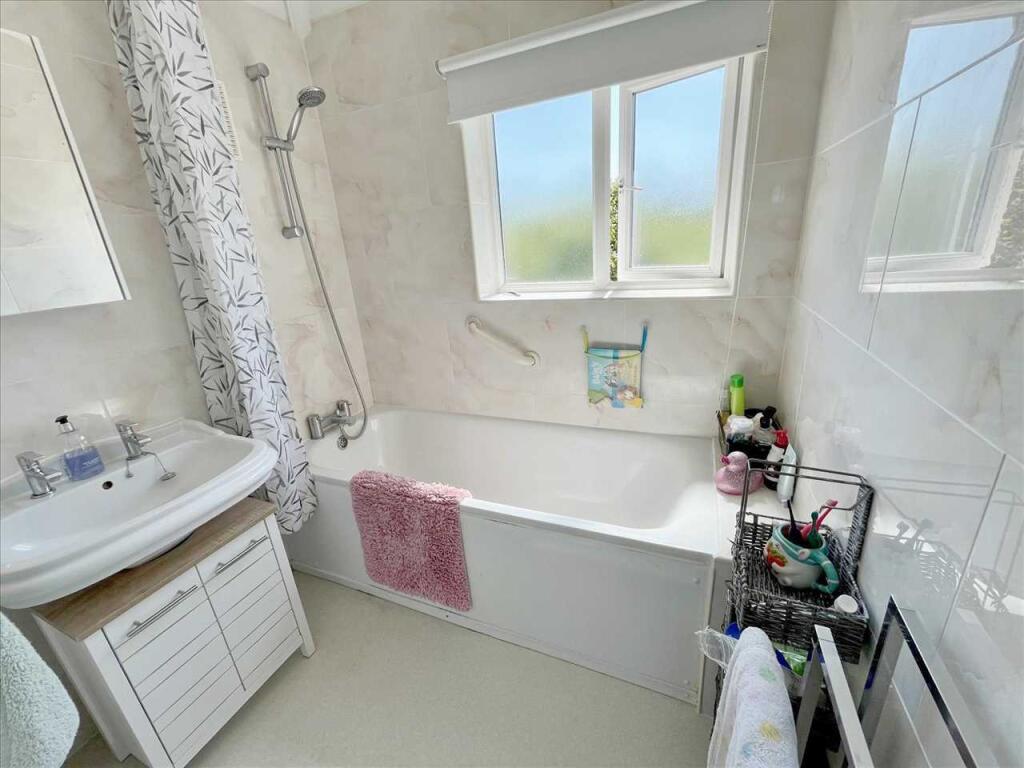 BATHROOM/WC