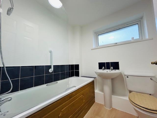 30LW Bathroom1.jpg
